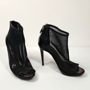 BCBG MAXAZRIA Vero Cuoio 4" Black Shere Pumps